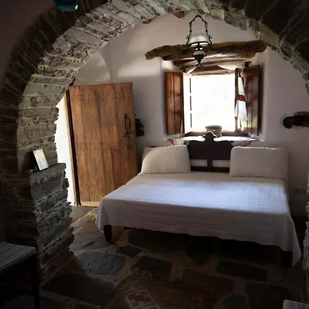 Дом отдыха Authentic 1681 Cycladic Castle-House 